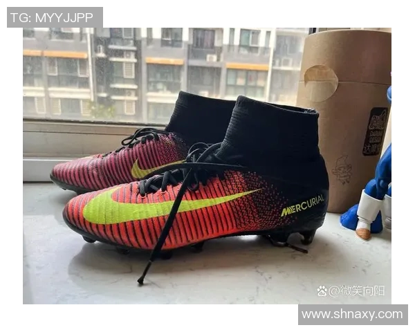 足球碎钉鞋的选择与使用技巧助你在赛场上大放异彩 足球碎钉鞋的选择与使用技巧助你在赛场上大放异彩